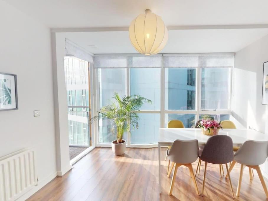 Centrally Located, Comfy 2-Bed 2-Bath Apt Dublin Exterior photo