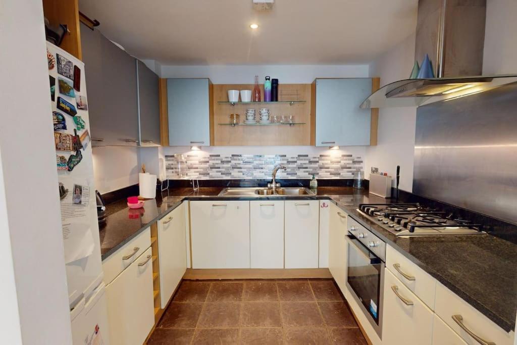 Centrally Located, Comfy 2-Bed 2-Bath Apt Dublin Exterior photo