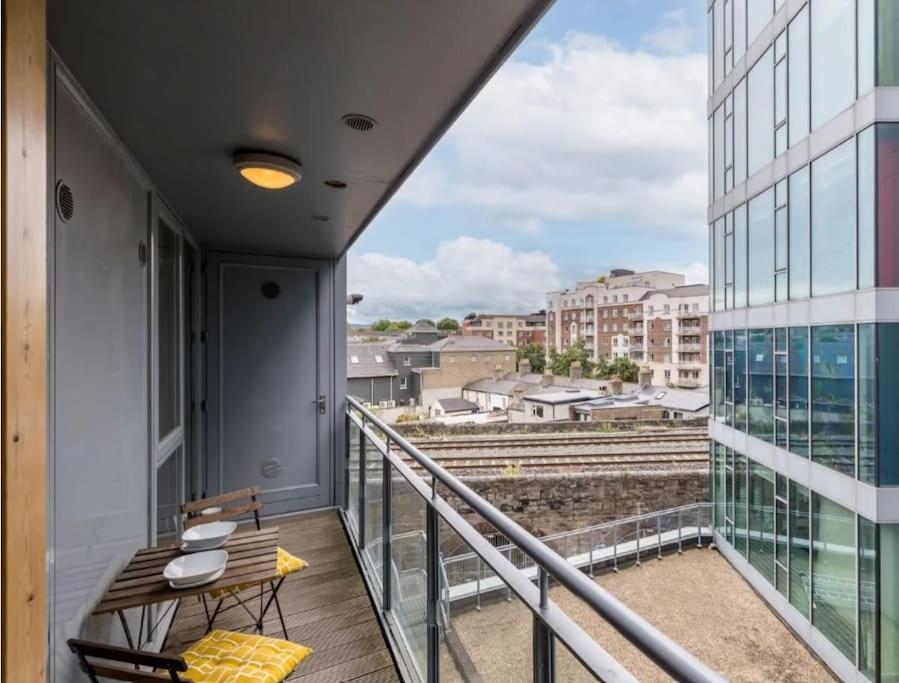Centrally Located, Comfy 2-Bed 2-Bath Apt Dublin Exterior photo